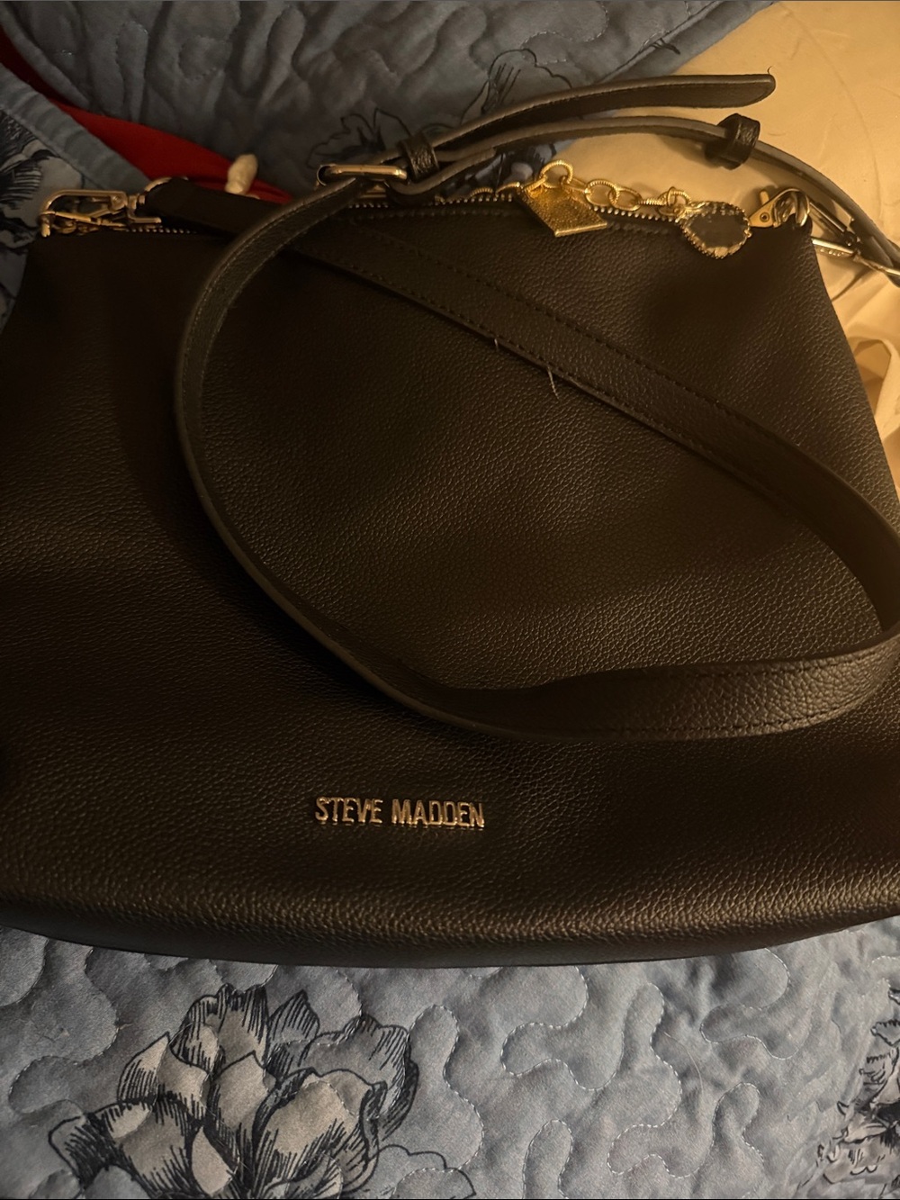 Steve Madden Black Pebbled Faux Leather Messenger Bag - Picture 2 of 2